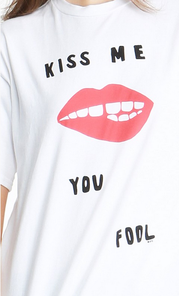 kiss me t shirt